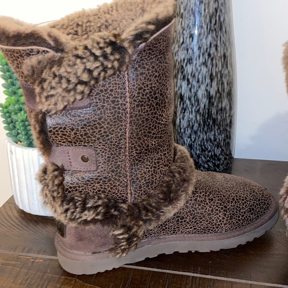 Rare!! UGG Skylah Brown Bomber Leather Faux Fur Boots Size 6 - Picture 10 of 15